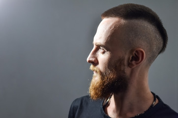 Obraz premium Profile portrait of a man with a beard