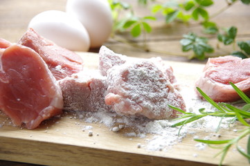 豚ヒレ肉　ヒレカツ準備　一口カツ