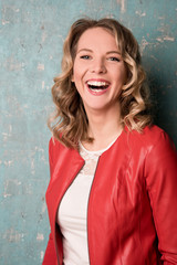 herzhaft lachen