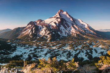 At 10,492 feet high, Mt Jefferson is Oregon's second tallest mountain.Mount Jefferson Wilderness Area, Oregon The snow covered central Oregon Cascade volcano Mount Jefferson rises above a pine forest © Michal