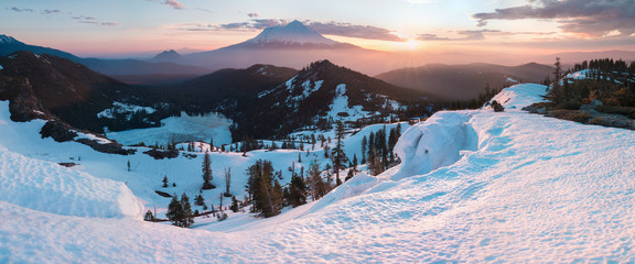 Fototapeta View of Mount Shasta Volcano with glaciers, in California, USA. Panorama from Heart Lake Mount Shasta is a potentially active volcano at the southern end of the Cascade Range in Siskiyou County obraz
