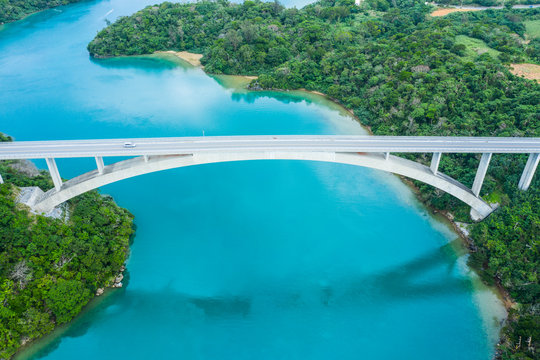 海を渡る橋　空撮