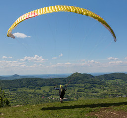 Paraglider im Mittelgebirge 