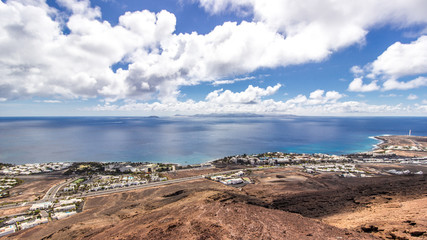 Paisaje zona sur isla de Lanzarote zona turística Playa Blanca