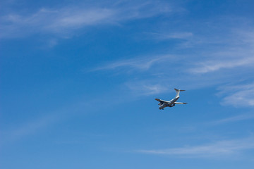 Fototapeta premium the plane flies in the sky