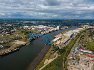 Obraz premium The Tees Transporter Bridge that crosses the river Tees between stockton and Middlesbrough. The bridge is made of steel and over 100 years old