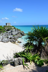 Fototapeta na wymiar Ancient ruins on tropical beach