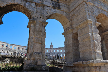 Obraz premium the colosseum in rome at summertime