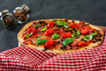 Fine Tomato Zucchini Tarts Mozzarella, pesto and virgin olive oil