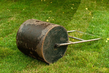 hand roller for laying lawn