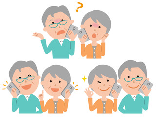 中高年夫婦 スマホ操作