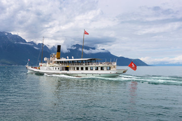 Schaufelraddampfer auf dem Genfer See