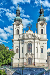 Fototapeta na wymiar Kirche Sankt Maria Magdalena im Karlsbad mit zwei Türmen