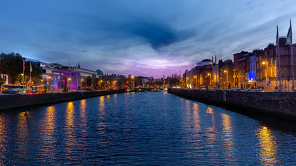 Fototapeta premium Dublín de noche República de Irlanda
