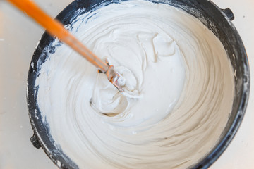 mix plaster with putter mixer in the bucket.