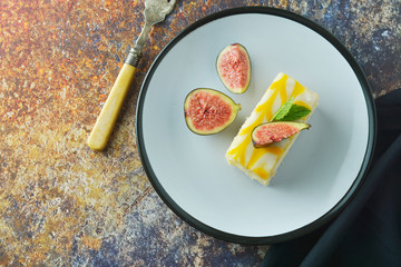 Lemon drizzle cake, lemon crust cake dessert.