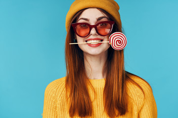 Fototapeta premium portrait of young woman in sunglasses