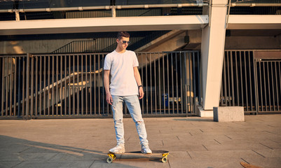 Young guy with longboard © Olena Apetroaiei