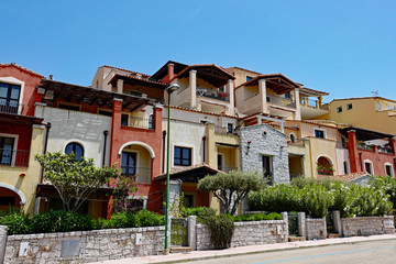 Sardinien bunte Häuser in Villasimius