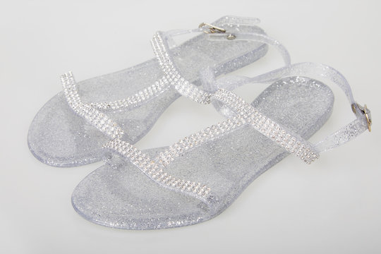 Ladies Classic Transparent Buckled Jelly Shoes.  Clear glitter rubber sandals is known all over the world as the classic Jelly shoe. SUMMER BEACH GIRLS FLAT FLIP FLOPS BUCKLE SHOES 