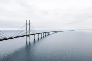 Foto auf Glas Luftaufnahme der Brücke zwischen Dänemark und Schweden, Oresundsbron. Öresundbrücke Nahaufnahme. © ingusk