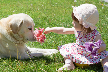 Petite fille avec son chien 