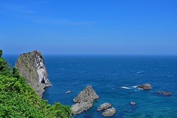 Fototapeta na wymiar 積丹ブルーに染まる島武意海岸の絶景＠積丹岬、北海道