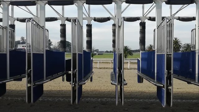 trasladan partidores para una nueva carrera