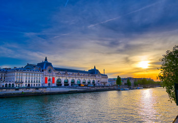 Obraz premium Paris, France - April 21, 2019 - A view of the Musee d'Orsay along the River Seine at sunset in Paris, France.