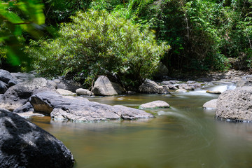 Naklejka na ściany i meble タイ・滝・自然・カオヤイ国立公園(ターンラタナー滝)