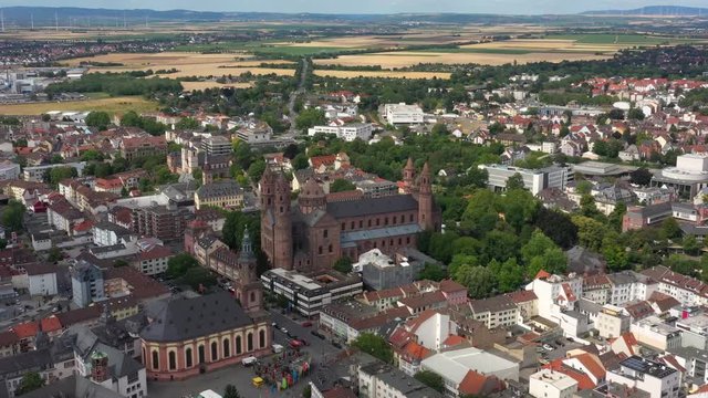 Drone footage from a beutiful old Dom (church) in the center of the city Worms, Germany
Recorded with a DJI mavic 2 pro 4K 30 fps
