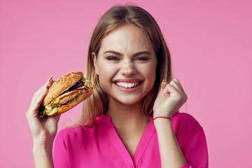 young woman with hamburger - obrazy, fototapety, plakaty