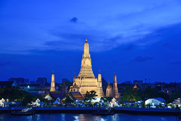 Naklejka premium Bangkok city ,Thailand - April 15, 2019:Night time view of Wat Arun (Temple) across Chao Phraya River in Bangkok, Thailand 