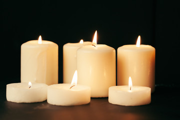 Fototapeta na wymiar Many burning candles with shallow depth of field