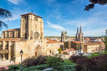 Fototapeta na wymiar View at the Church of San Esteban in the streets of Burgos in Spain