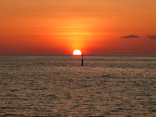 Sonnenuntergang am Strand von den Malediven