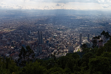 Fototapeta na wymiar Panorama Bogoty ze wzgórza Monserrate