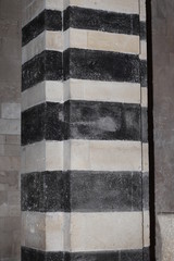 Cattedrale di San Pietro di Sorres, Borutta, Sardegna, Italia. Dettaglio di una colonna