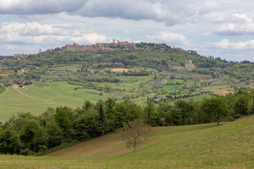 Naklejka premium Montepulciano, Stadt des Weines im Süden der Toskana