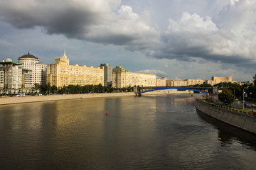 Obraz premium Fountain on the background of the historic brick high-rise cloudy summer day Moscow Russia