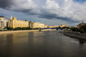 Obraz premium Fountain on the background of the historic brick high-rise cloudy summer day Moscow Russia
