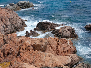 Fototapeta na wymiar Costa catalana, mar y calas de la costa brava. Mar azul, mar mediterráneo, acantilados de la costa.
