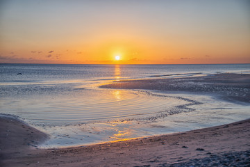 Sonnenaufgang über dem Meer am Strand von usedom