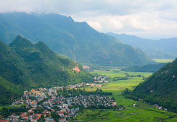 Fototapeta na wymiar Mountain scenery in Northern Vietnam
