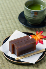 和菓子 羊羹と温かいお茶