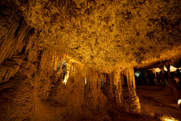 Hundrets of small stalactites hanging down inside the Imposing limestone cave (Tropfsteinhöhle) Grotta di Nettuno in Sardegna (Italy) © Adrian