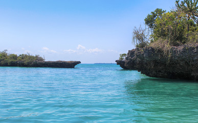 Naklejka premium Beautiful lagoon with rocky shore