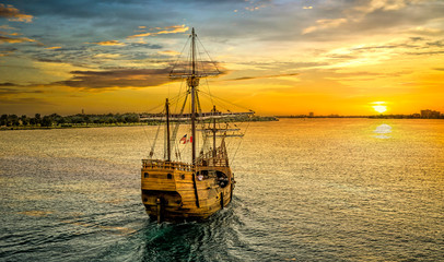 Fototapeta premium Sailing into the Dawn