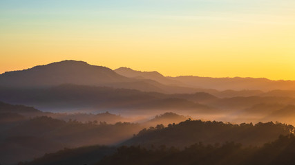 Obraz premium Mountain and Mist in the Morning