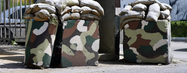 Betonquader eines Militärpostens 